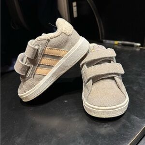 Adidas x Disney's Bambi Thumper Grand Court Baby/Toddler Shoes Size 5